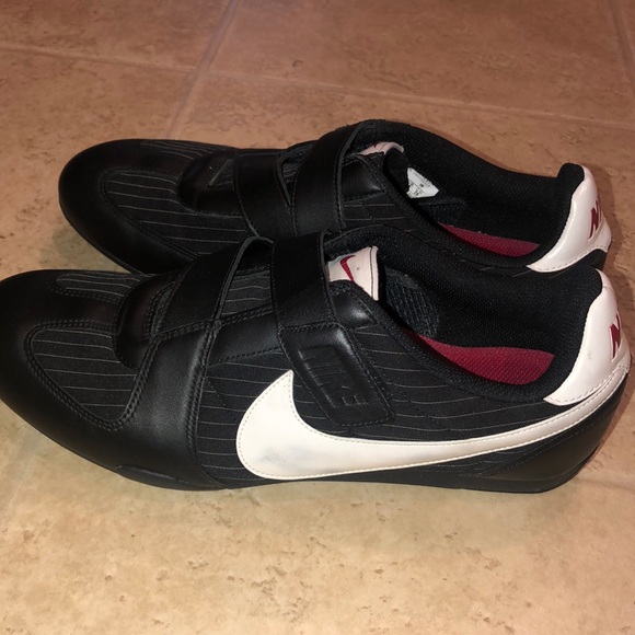 Nike shoes - Picture 2 of 3